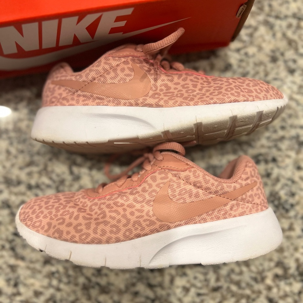 Girls Nike Pink Cheetah Tanjun Tennis Shoes 1Y